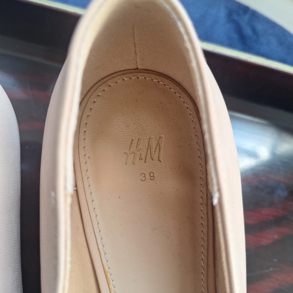 Elegant Cream H&M Women's Shoes - Picture 4 of 5
